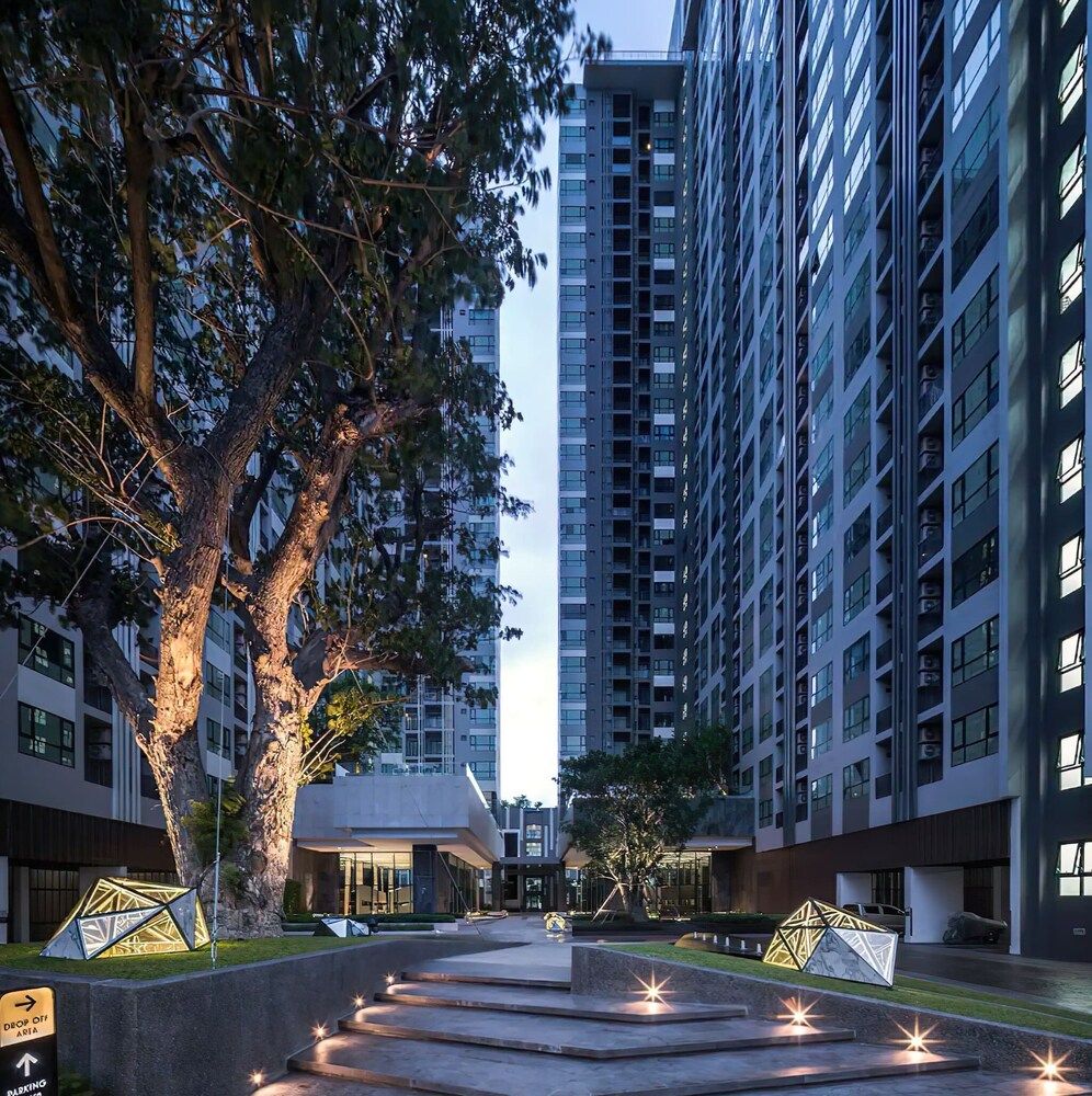 Great Location, Walk To The Beach and Best Pool Apartment, 1 Bedroom, Accessible, Smoking 44