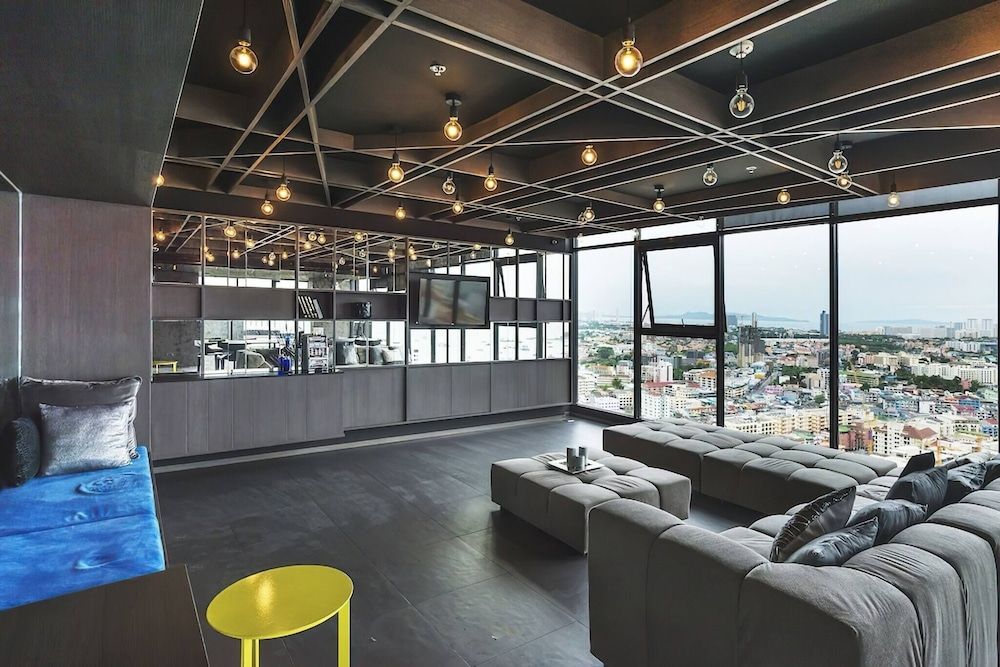 Great Location, Walk To The Beach and Best Pool Apartment, 1 Bedroom, Accessible, Smoking 29