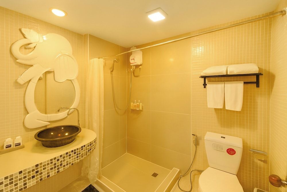 River Breeze Chiangsaen Superior Twin Room with River View 7