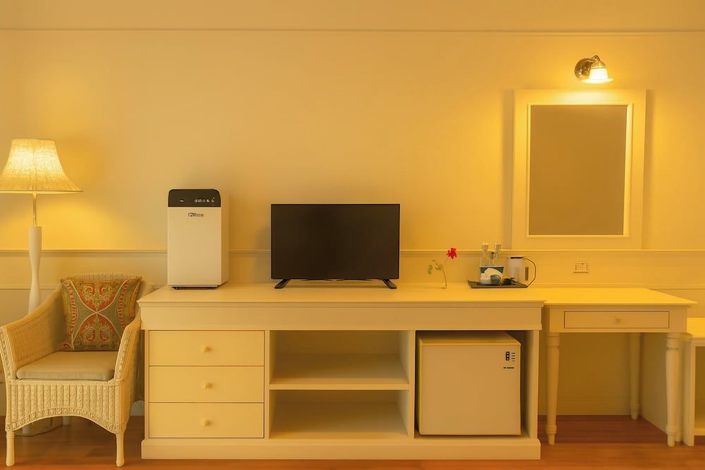 River Breeze Chiangsaen Superior Twin Room with River View 4