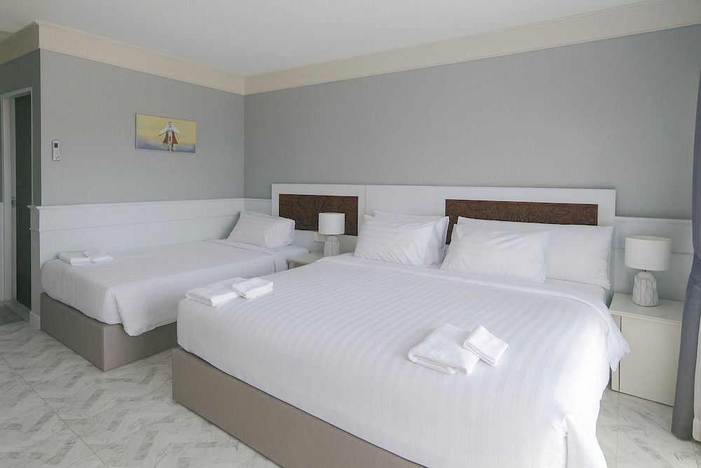 River Breeze Chiangsaen Superior Triple Room with River View 2