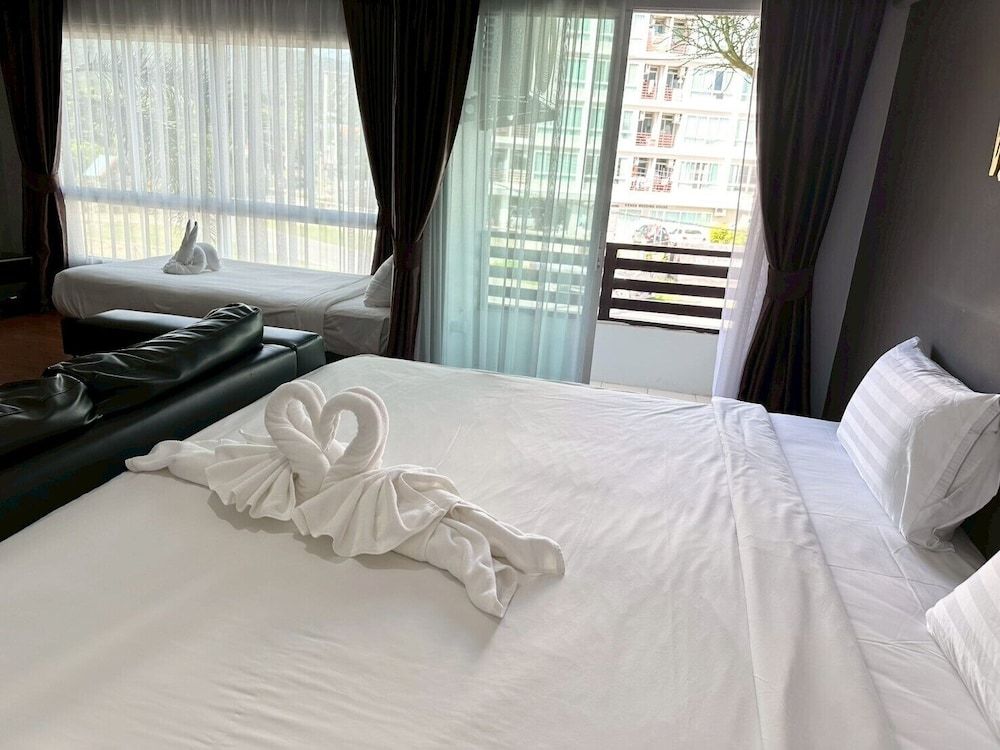 Golden Good Hill Chiang Mai Family Room 11