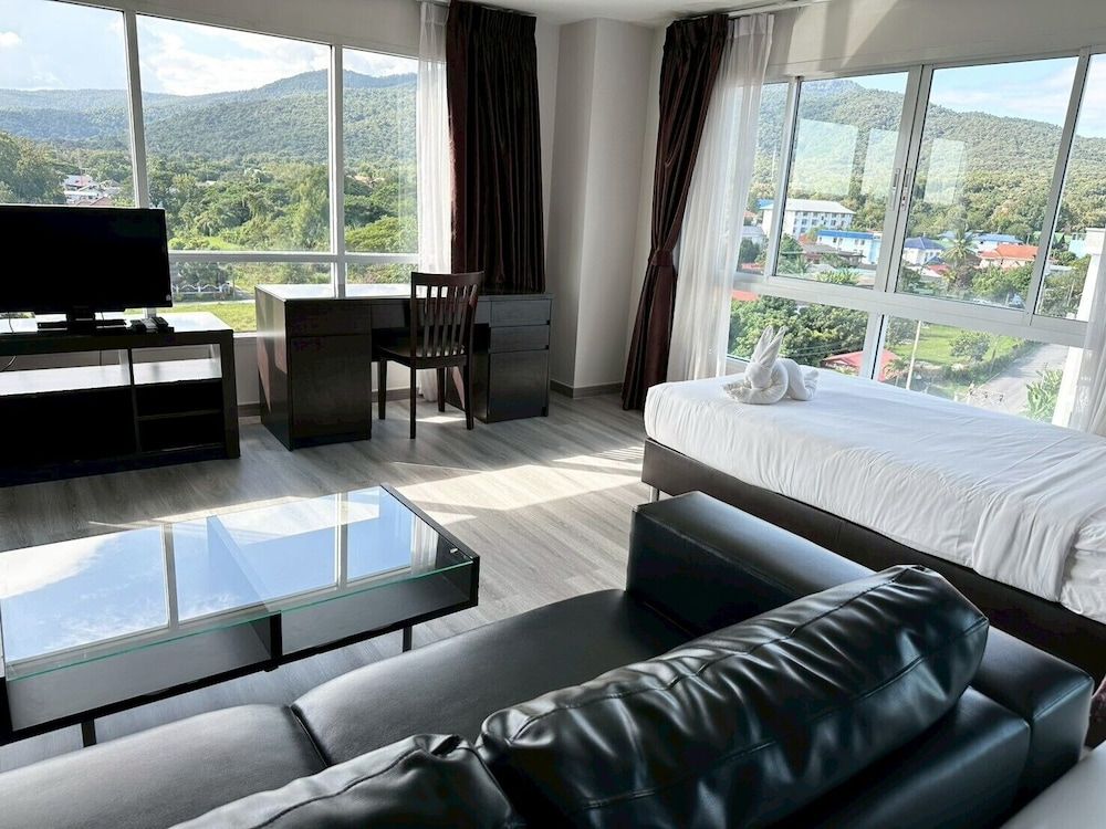 Golden Good Hill Chiang Mai Corner Family Room 6