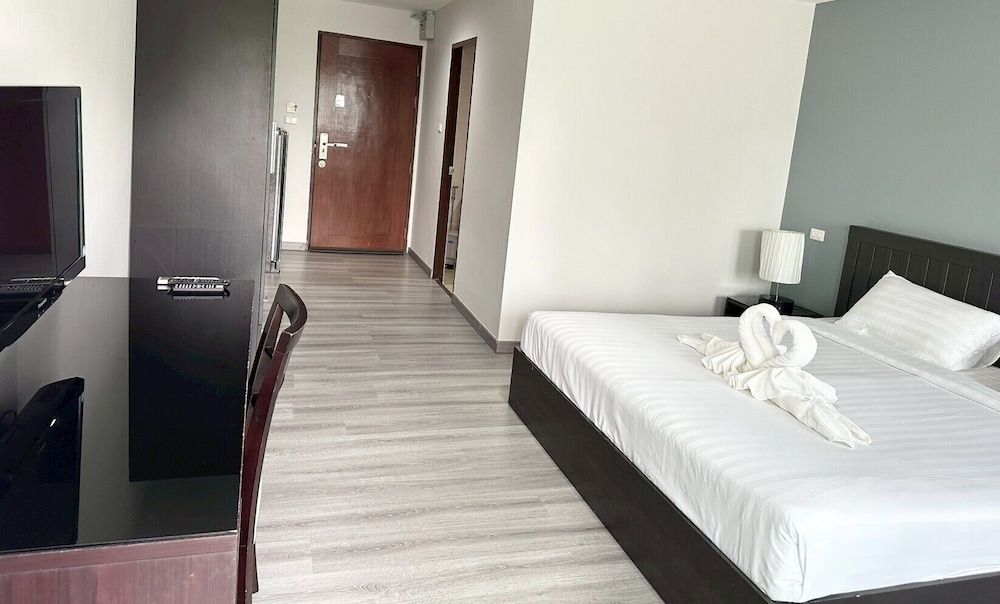 Golden Good Hill Chiang Mai Deluxe Double Room 6