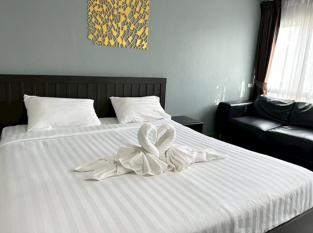 Golden Good Hill Chiang Mai Deluxe Double Room 7