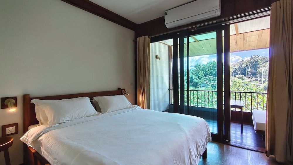Sang Poy Cottage Superior Double Room 4