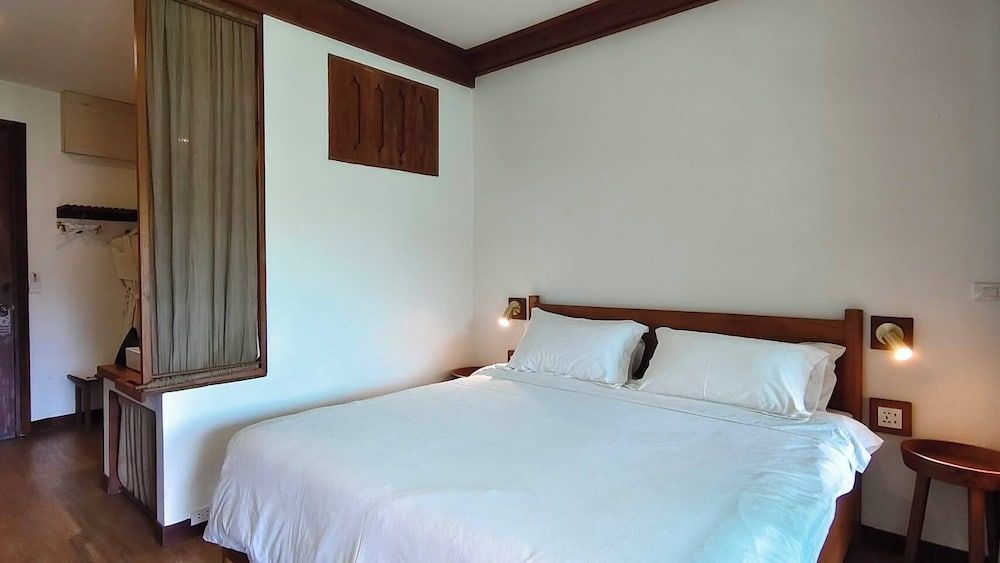 Sang Poy Cottage Superior Double Room 8