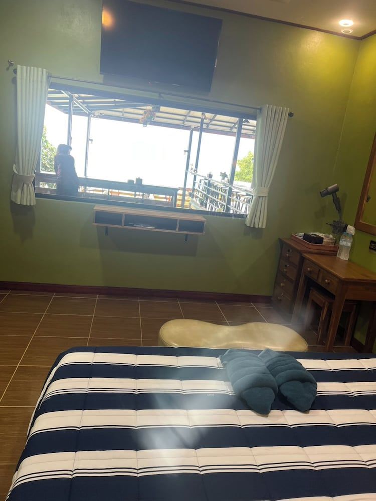 The View Hostel Private Room with Sea View 2