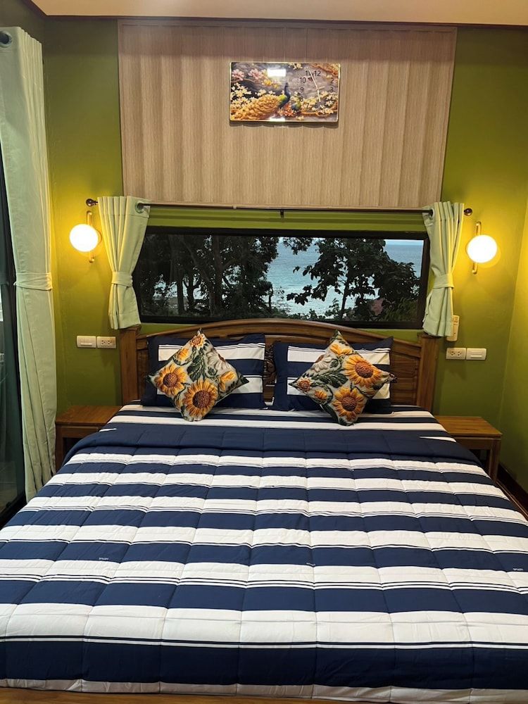 The View Hostel Private Room Balcony with Sea View 3