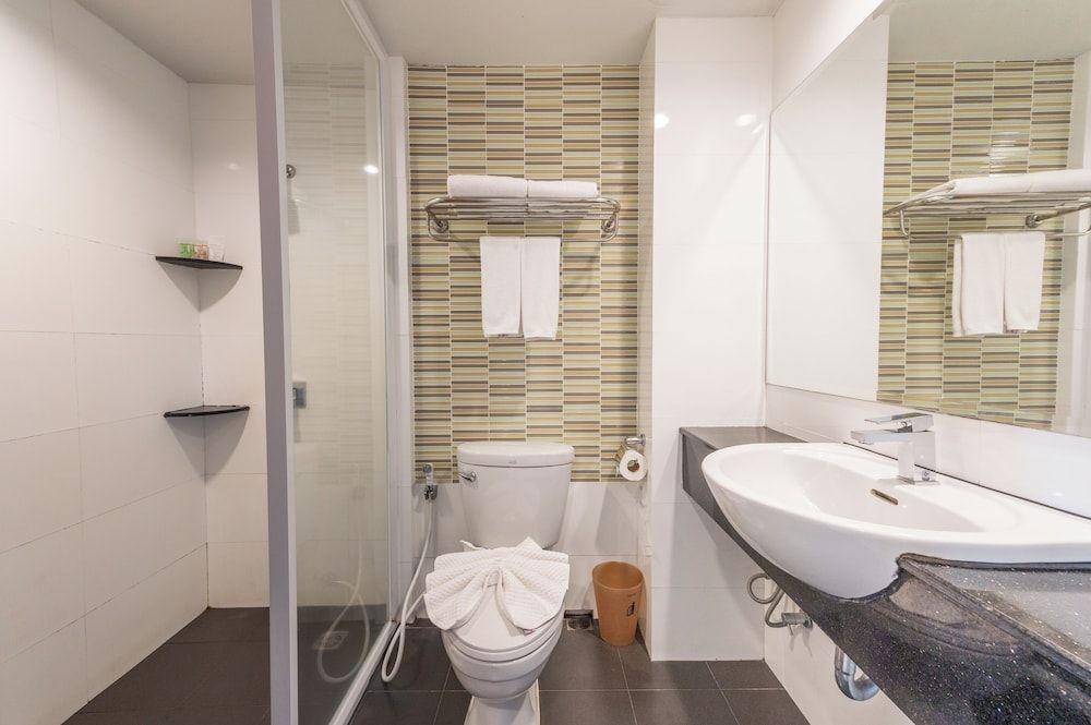 Arawana Regency South Pattaya Deluxe Room, Pool View 3