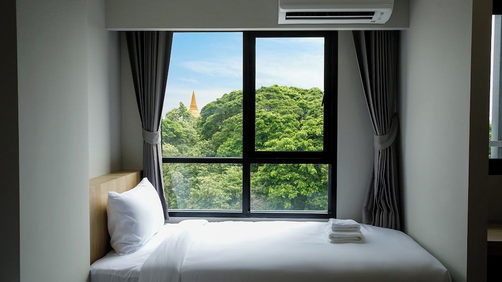 B2 Nakhon Pathom Premier Hotel Deluxe Triple Room 7