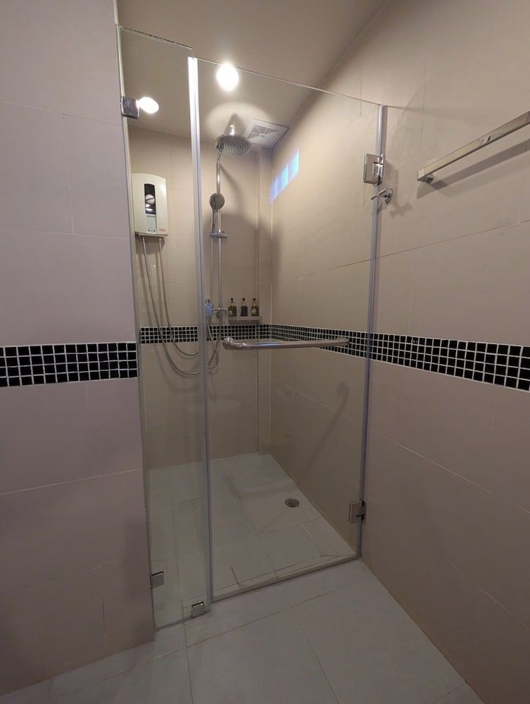 Transit Samui Resort Deluxe Twin Room 8