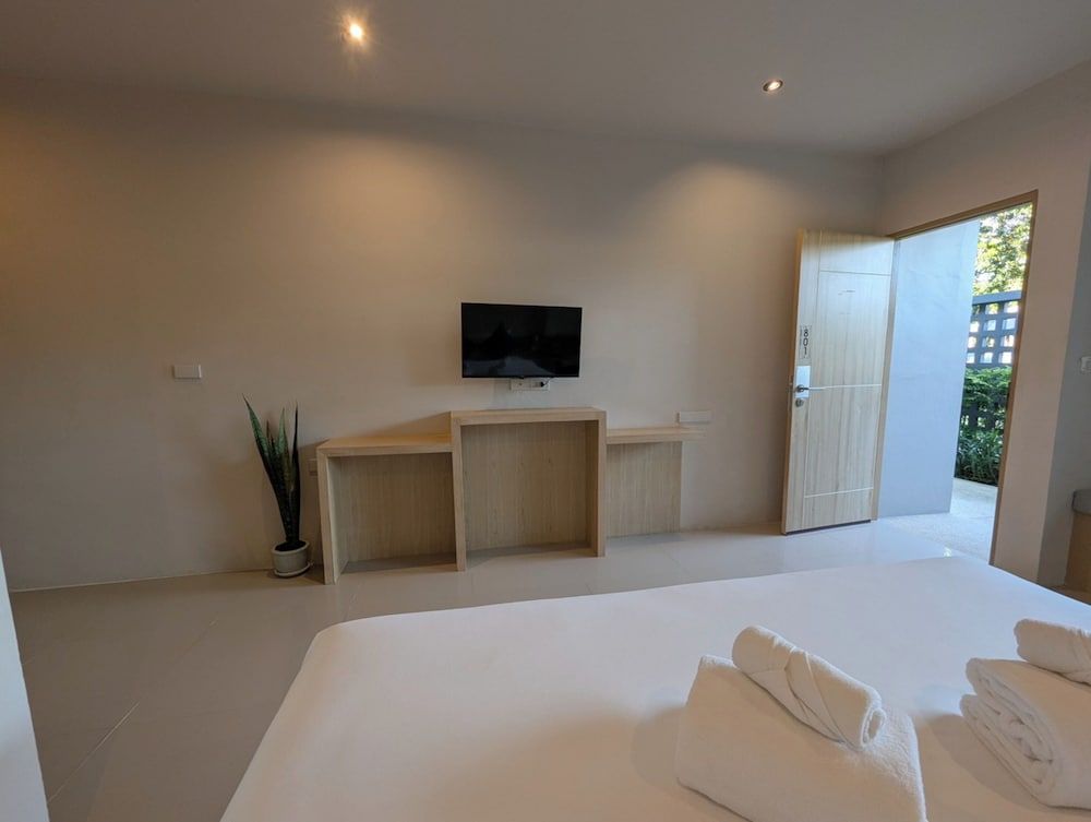 Transit Samui Resort Grand Double Room 4