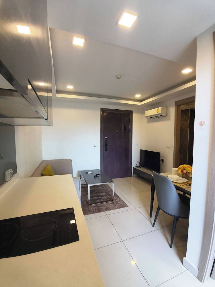 Luxurious Pattaya Apartment With Pool Access Apartment, 1 Bedroom, Accessible, Smoking 38