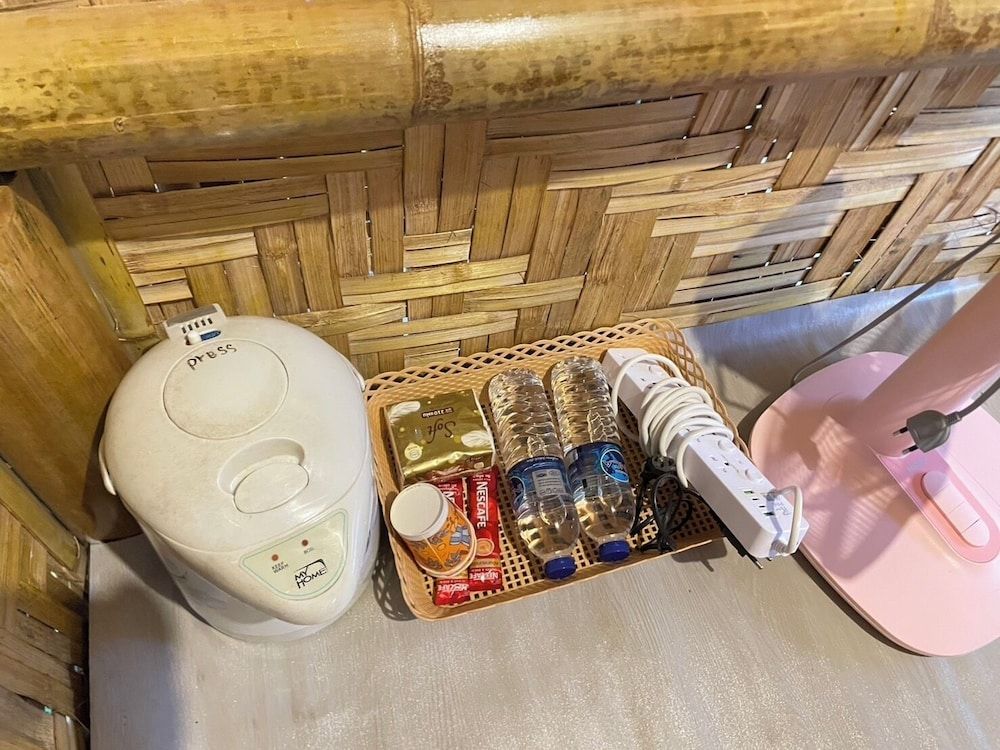 Amornkeeree Khao Sok Camping Standard Bungalow, Lanai, Mountain View 2