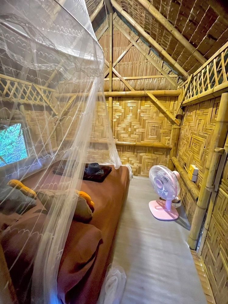 Amornkeeree Khao Sok Camping Standard Bungalow, Lanai, Mountain View 4