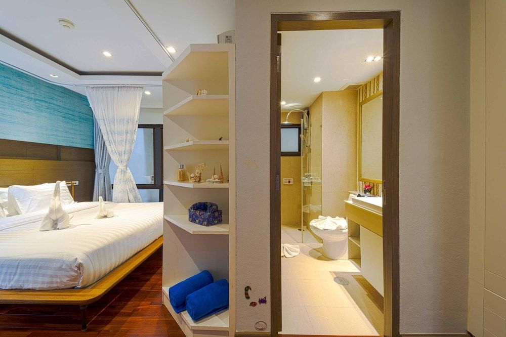 4 Bed Beachfront Condo SP43 Condo, 4 Bedrooms, Non Smoking, Garden View 4