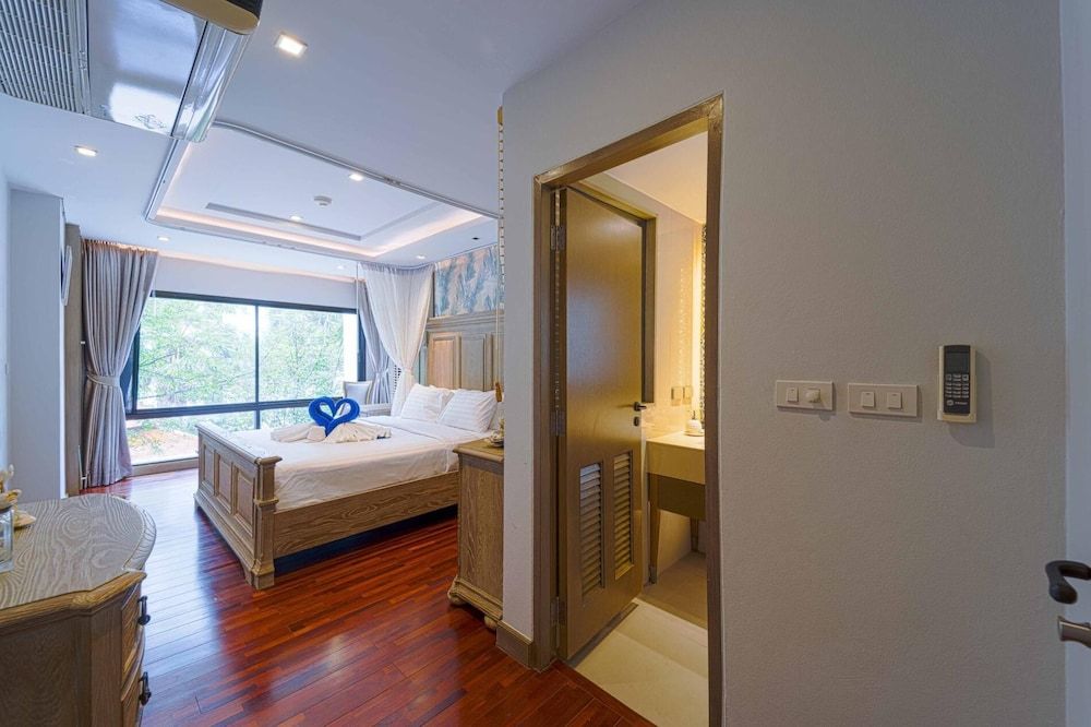 4 Bed Beachfront Condo SP43 Condo, 4 Bedrooms, Non Smoking, Garden View 2