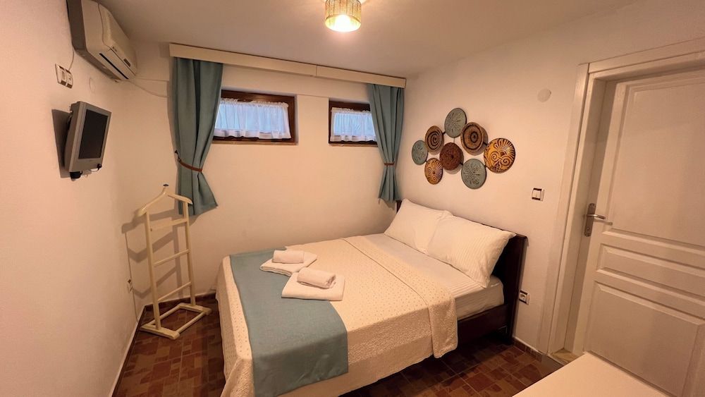Adahan Otel Bozcaada Economy Double Room 2