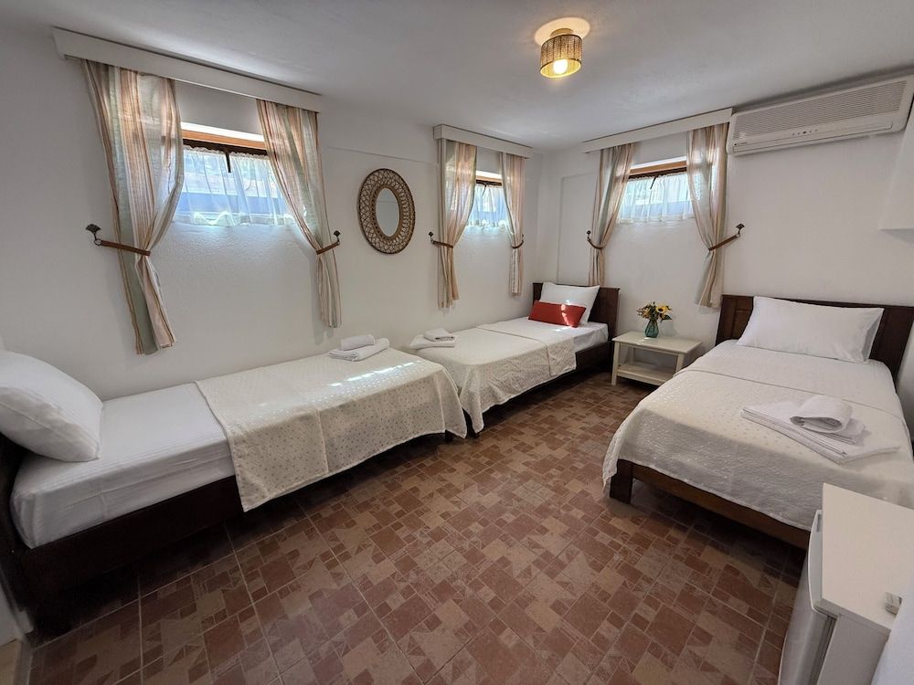 Adahan Otel Bozcaada Economy Triple Room 4