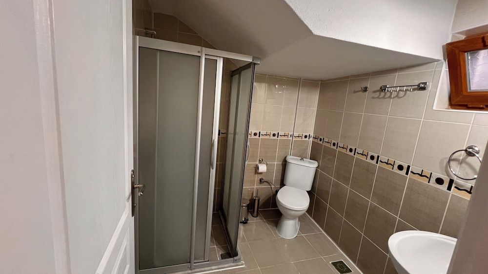 Adahan Otel Bozcaada Economy Triple Room 6