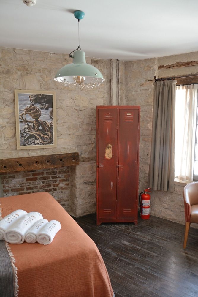 8 Design Urla Comfort Room 2