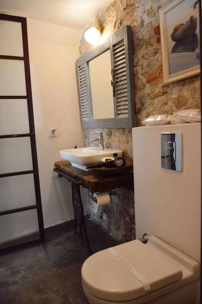 8 Design Urla Comfort Room 4