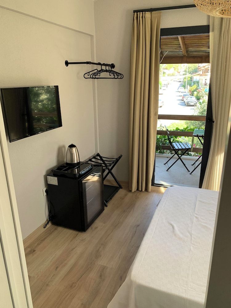 Loris Rooms Deluxe Double Room, Sea View 6