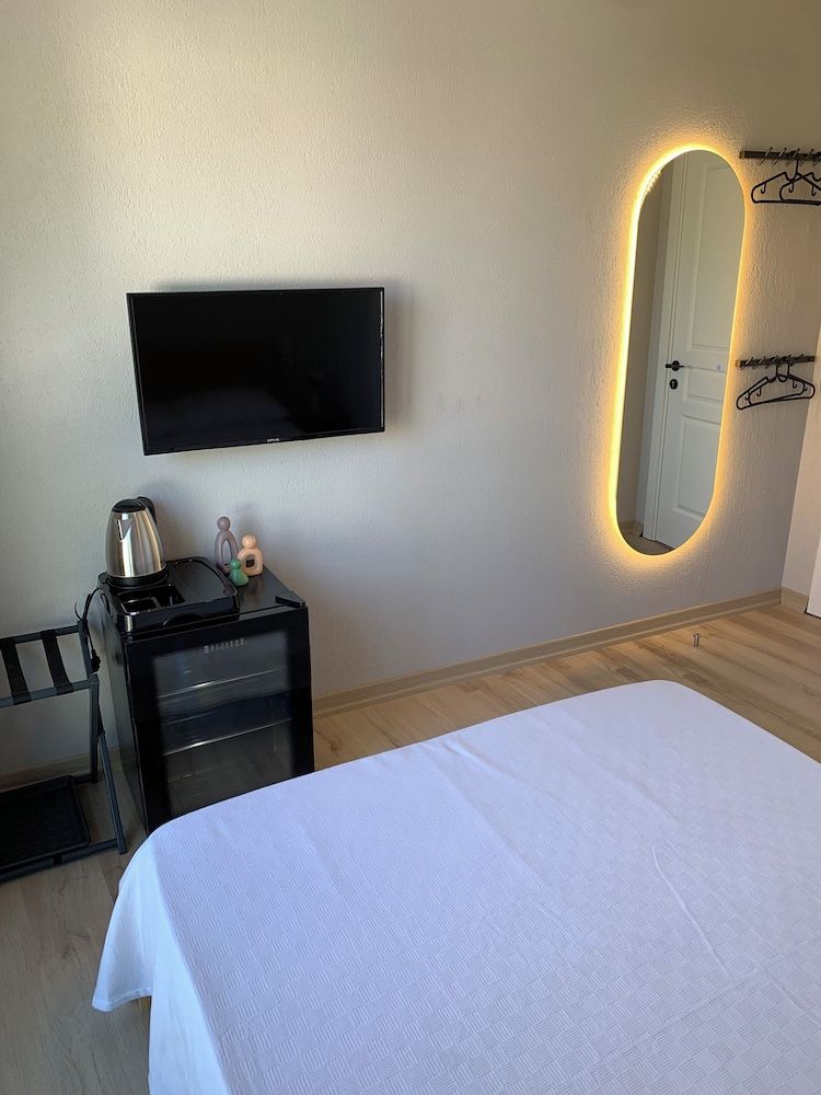 Loris Rooms Classic Double Room, Patio, Garden View 3