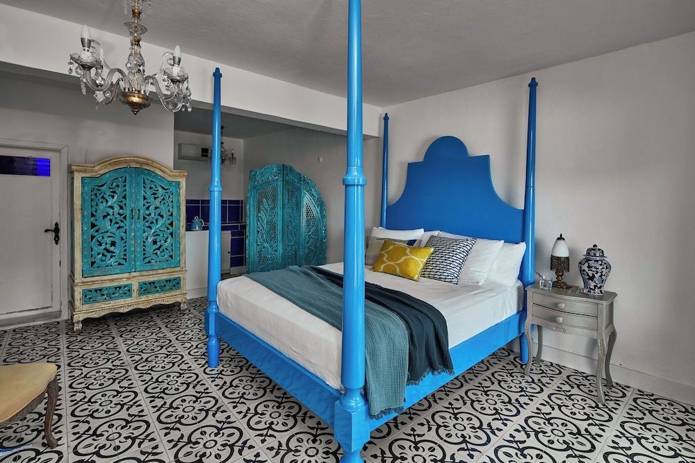 Mila House Basic Room, 1 Queen Bed, Pool View 2