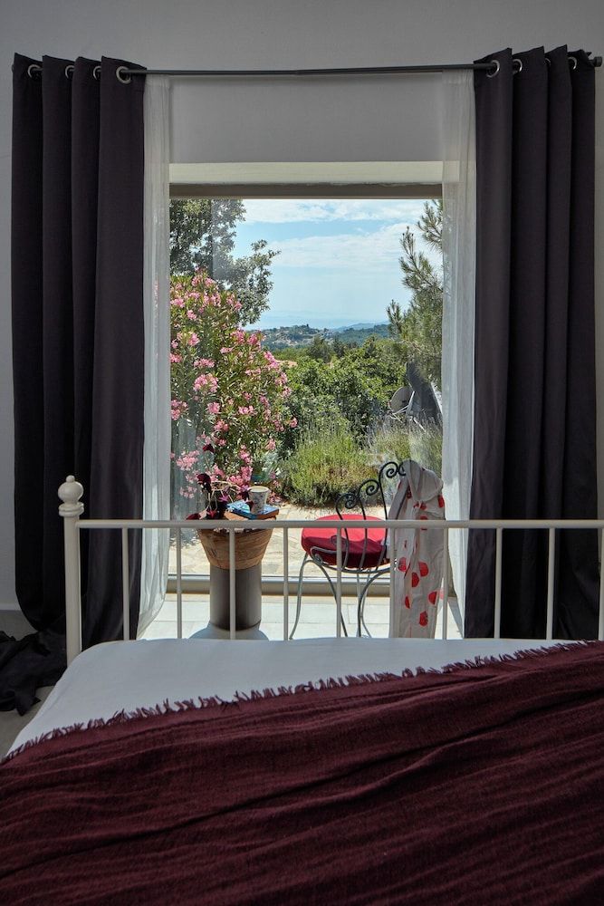 Mila House Basic Room, Pool View 2