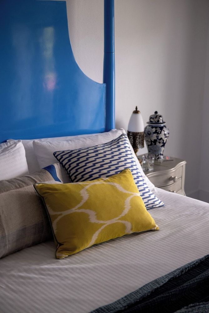 Mila House Basic Room, 1 Queen Bed, Pool View 3