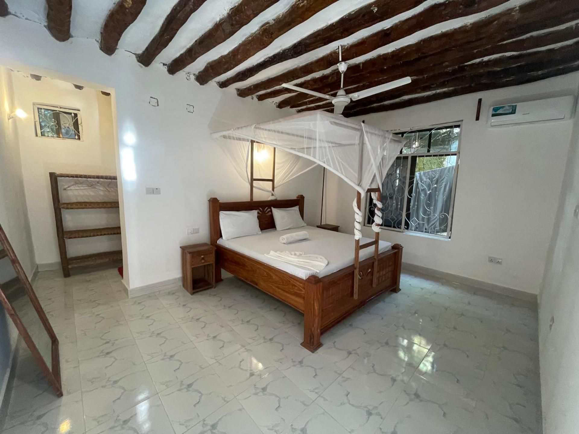 Zanzibar beach escape Two-Bedroom Apartment - Oceanfront 