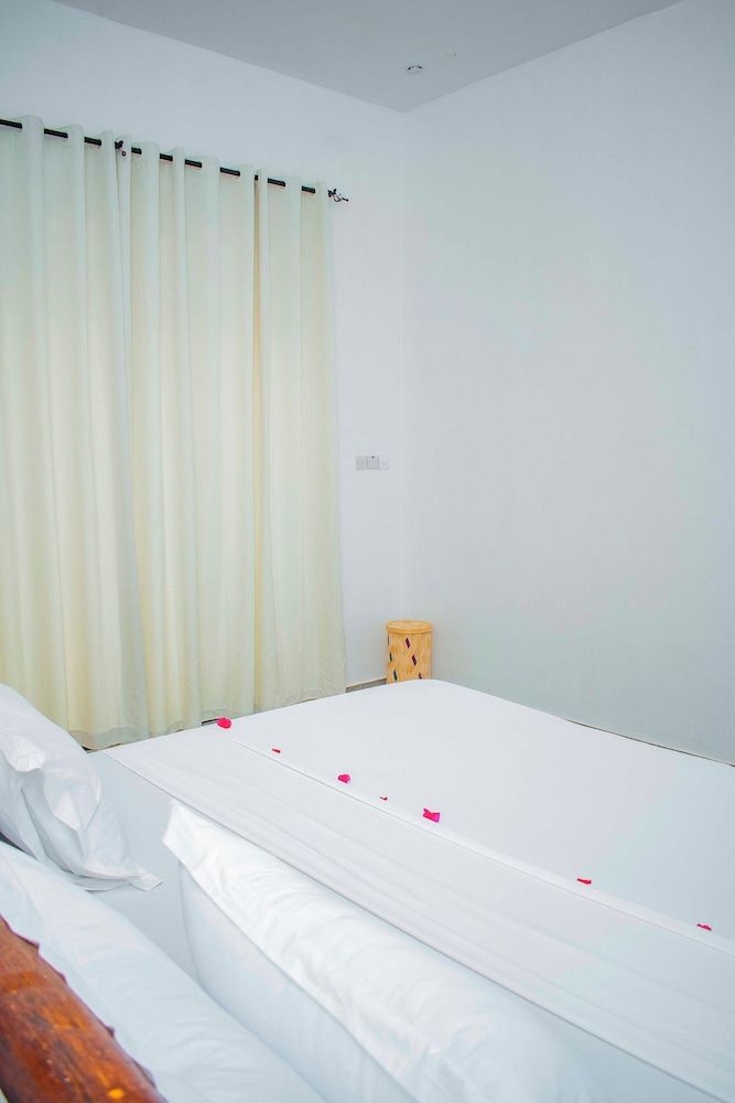 Miska Zanzibar Basic Double Room 6