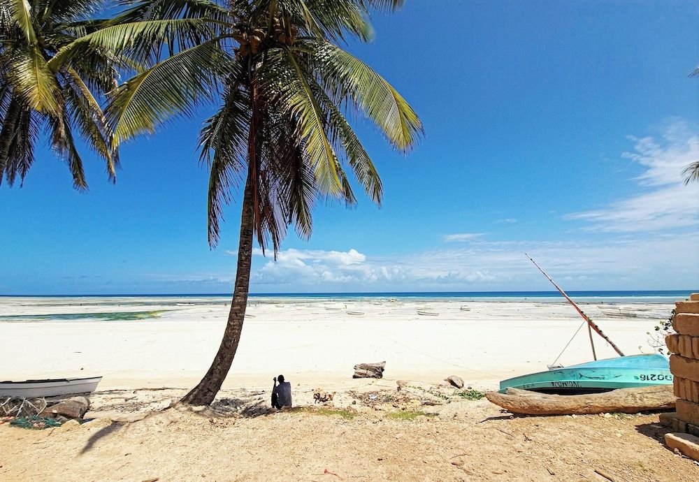 Miska Zanzibar Basic Double Room 17