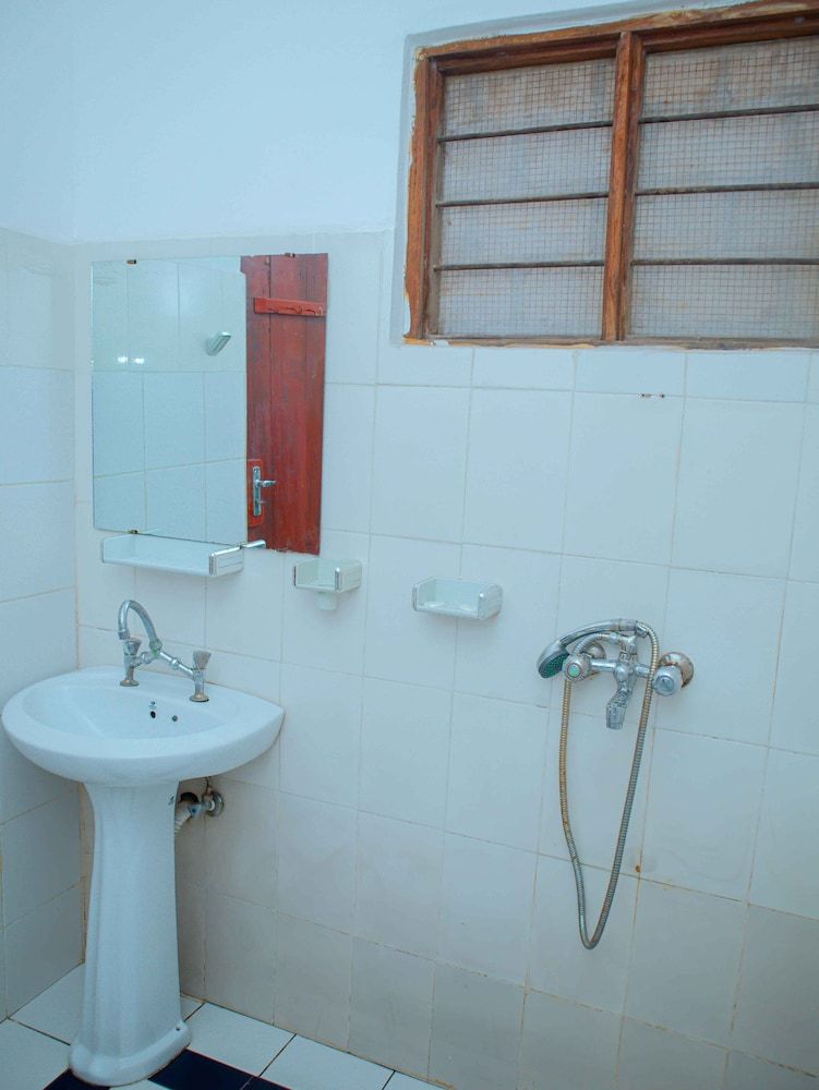 Tumaini Bungalows Standard Double Room, Balcony, Garden View 16