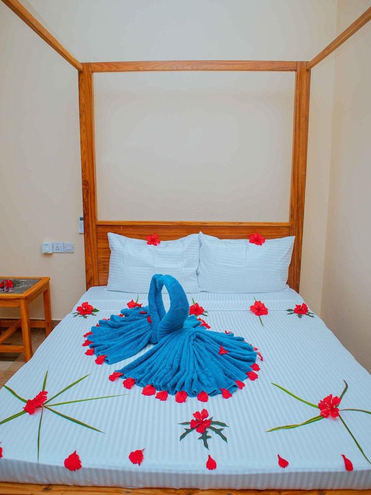 Tumaini Bungalows Standard Double Room, Balcony, Garden View 3