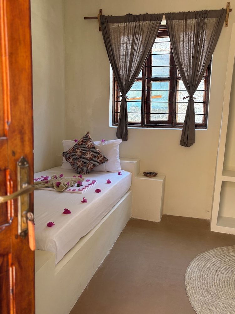 Kasuku Villa Triple Room 8