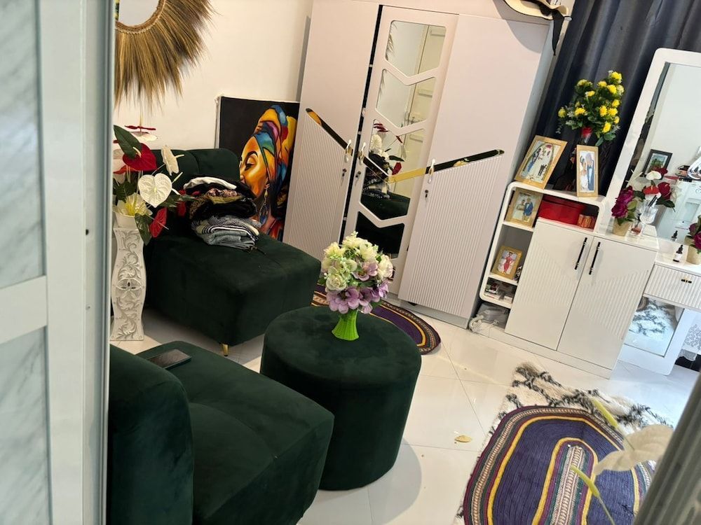 Malaika White House Apartment & Spa Suite 2