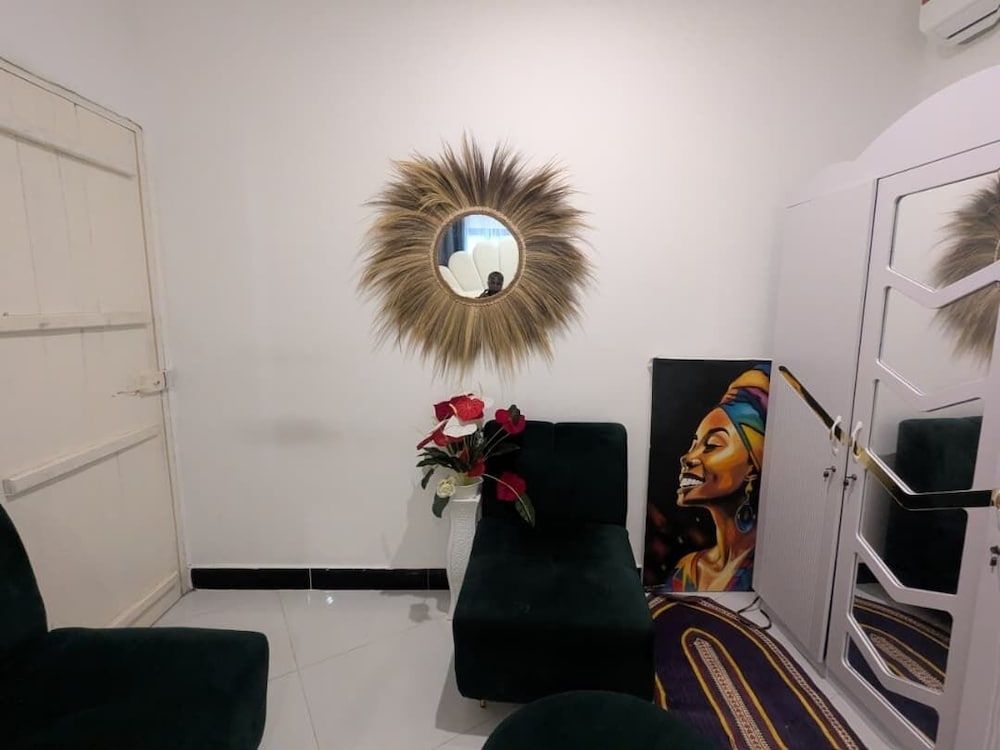 Malaika White House Apartment & Spa Suite 4