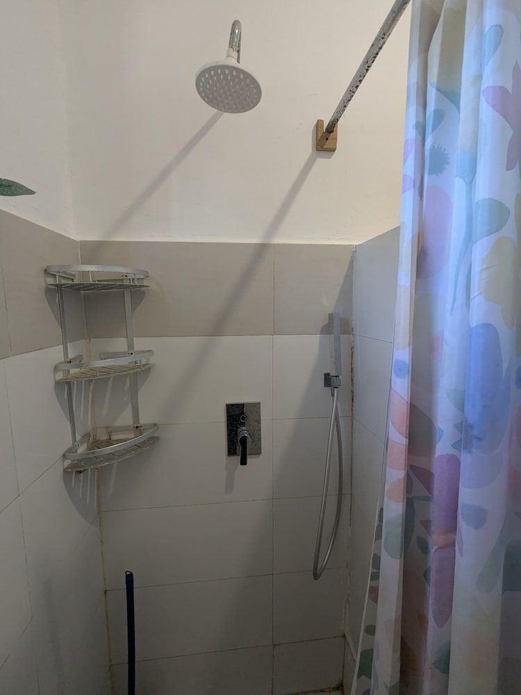 Malaika White House Apartment & Spa Suite 9