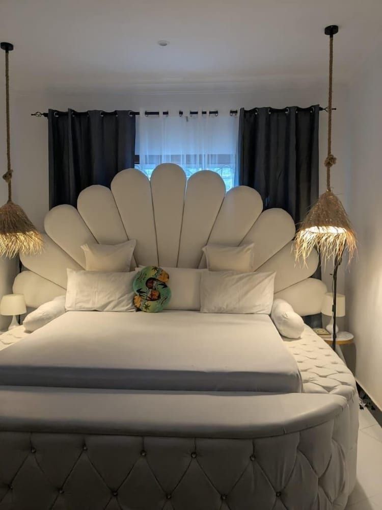 Malaika White House Apartment & Spa Suite 7