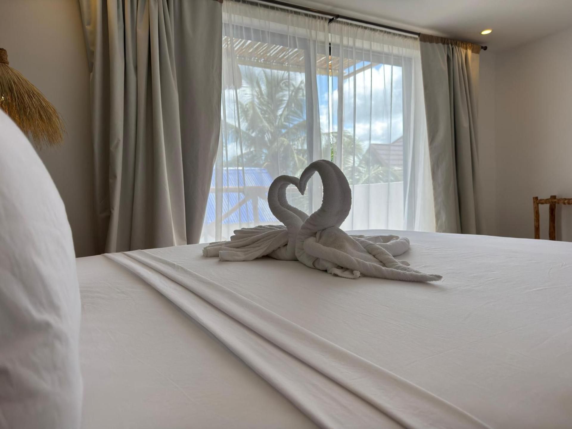 Starfish Garden Lodge Queen Room with Balcony 2