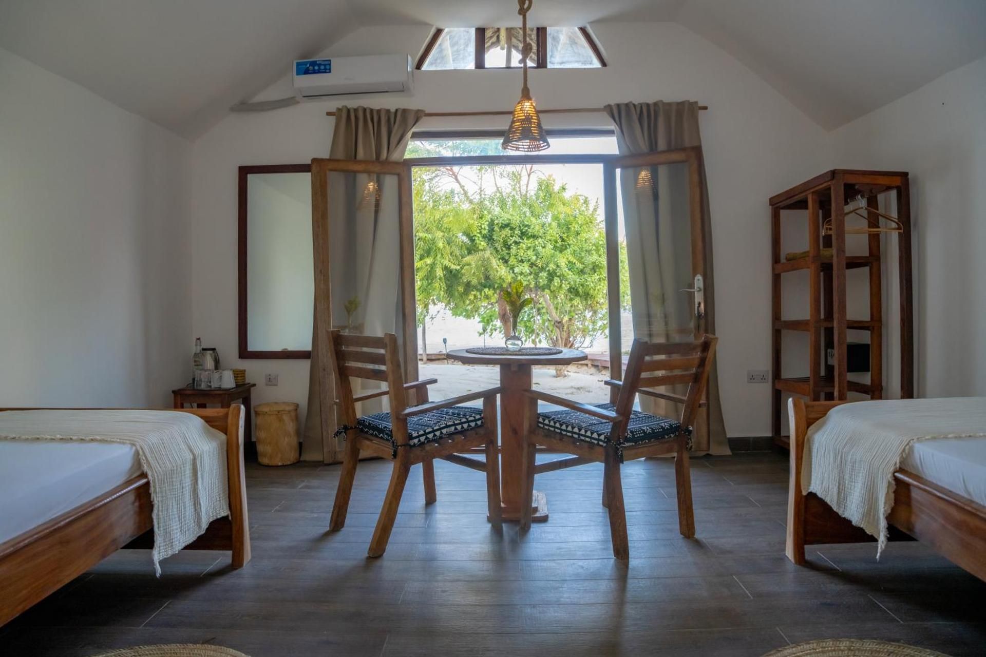 Juana Ocean Villas Deluxe Double Room with Sea View 3