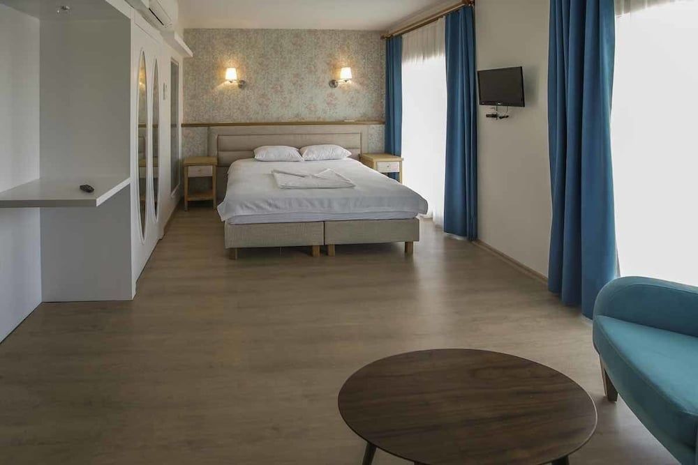 Clementine Suits Sigacik Deluxe Double Room 2