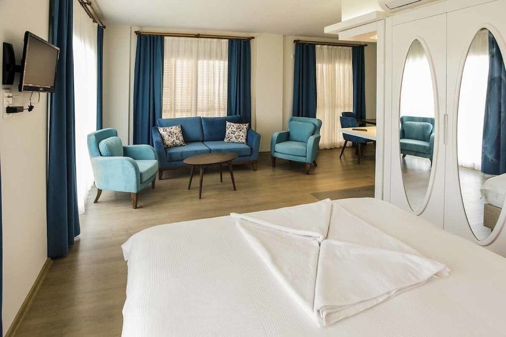 Clementine Suits Sigacik Deluxe Double Room 7