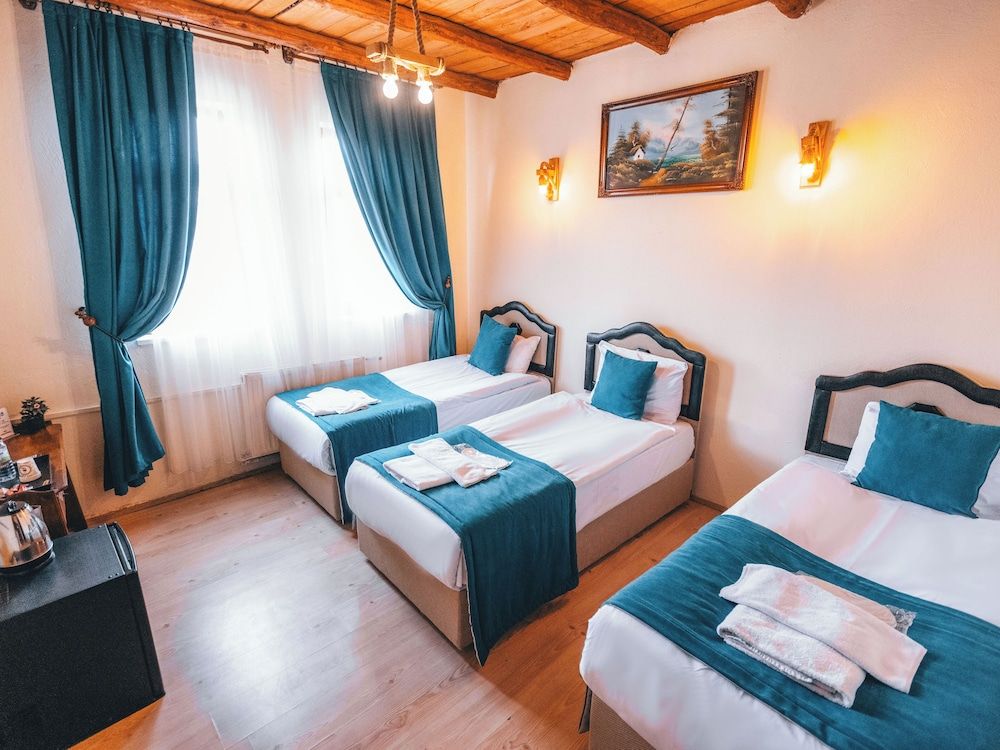 TURBEL CAVE HOUSE Triple Room 4