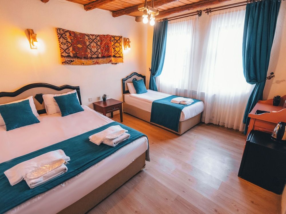 TURBEL CAVE HOUSE Triple Room 2