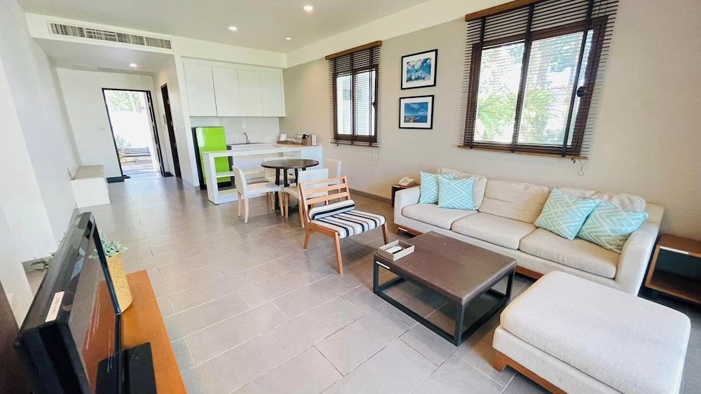 TASALA cabana Premier Quadruple Room, Balcony, Park View 7