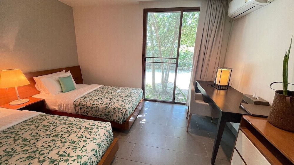 TASALA cabana Premier Quadruple Room, Balcony, Park View 2